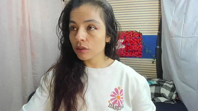 Snapshot of rosse_2504 chatting on 06-17-26, 12:37 rosse 2504 online show from 06-17-26, 12:37