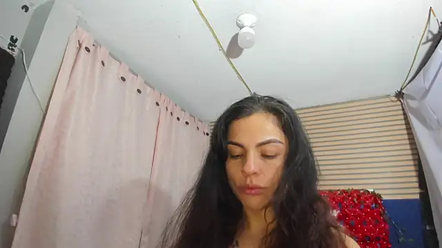 Snapshot of rosse_2504 chatting on 07-11-26, 09:20 rosse 2504 online show from 07-11-26, 09:20