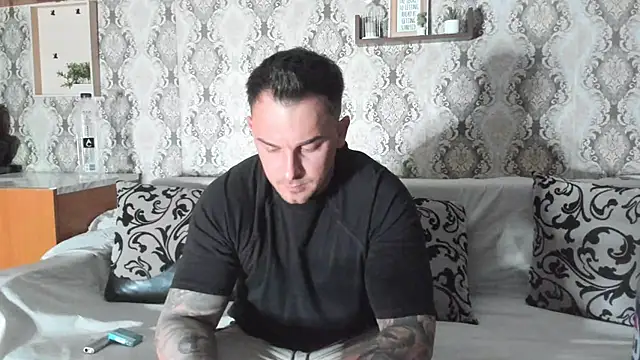 Snapshot of Jonmusclemaster chatting on 02-18-25, 08:47 Jonmusclemaster online show from 02-18-25, 08:47