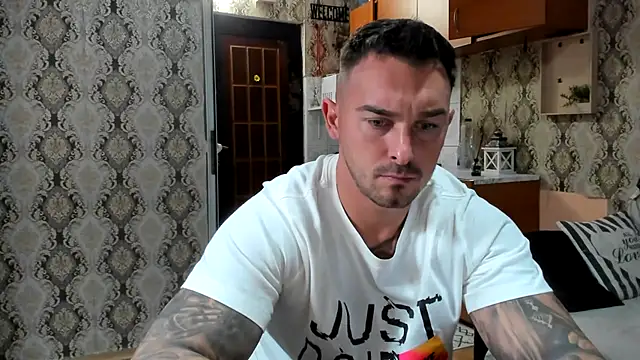 Snapshot of Jonmusclemaster chatting on 09-20-25, 08:36 Jonmusclemaster online show from 09-20-25, 08:36