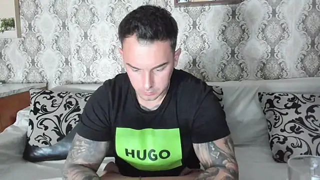 Snapshot of Jonmusclemaster chatting on 03-06-25, 08:37 Jonmusclemaster online show from 03-06-25, 08:37