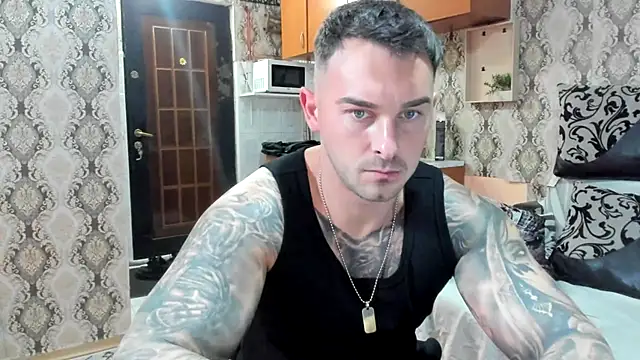 Snapshot of Jonmusclemaster chatting on 10-20-25, 07:58 Jonmusclemaster online show from 10-20-25, 07:58