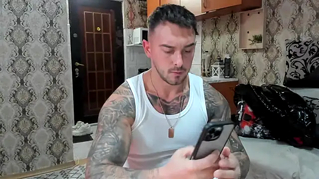 Snapshot of Jonmusclemaster chatting on 10-15-25, 07:33 Jonmusclemaster online show from 10-15-25, 07:33