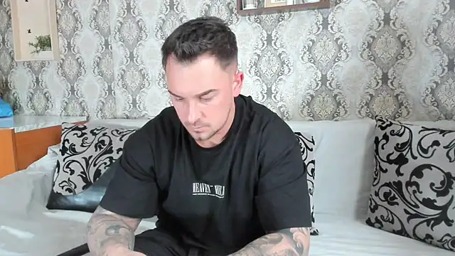Snapshot of Jonmusclemaster chatting on 02-20-25, 12:36 Jonmusclemaster online show from 02-20-25, 12:36