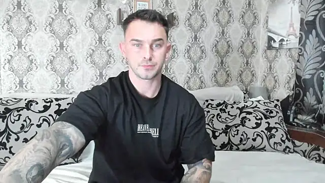 Snapshot of Jonmusclemaster chatting on 01-28-25, 08:36 Jonmusclemaster online show from 01-28-25, 08:36