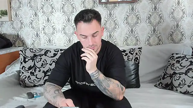 Snapshot of Jonmusclemaster chatting on 01-30-25, 11:01 Jonmusclemaster online show from 01-30-25, 11:01