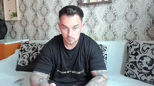 Snapshot of Jonmusclemaster chatting on 02-21-25, 08:29 Jonmusclemaster online show from 02-21-25, 08:29