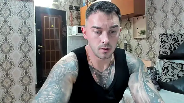 Snapshot of Jonmusclemaster chatting on 10-21-25, 07:24 Jonmusclemaster online show from 10-21-25, 07:24