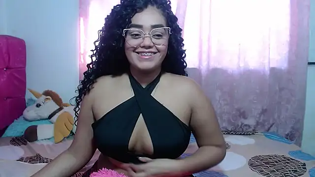 Snapshot of kiara_milf_ chatting on 10-14-25, 08:53 kiara milf  online show from 10-14-25, 08:53