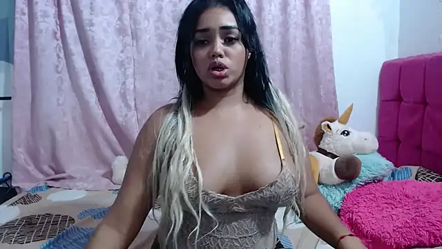 Snapshot of kiara_milf_ chatting on 03-21-25, 01:24 kiara milf  online show from 03-21-25, 01:24