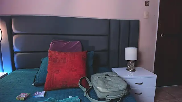 AlissaNix online show from 11-12-25, 01:21