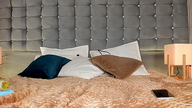 Poacahontasfg online show from 12-02-25, 04:03