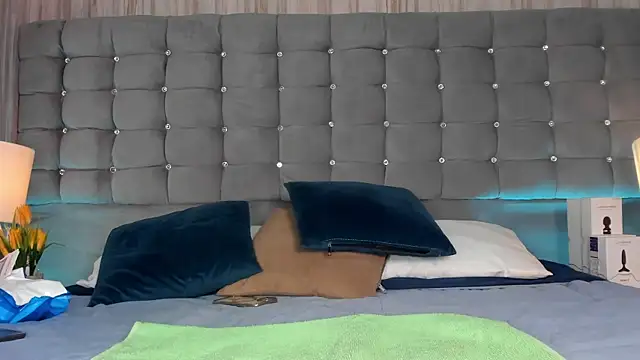 Poacahontasfg online show from 11-05-25, 04:04