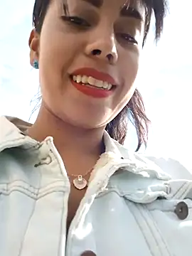 Snapshot of _andrea30 chatting on 03-21-25, 12:39  andrea30 online show from 03-21-25, 12:39