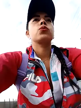Snapshot of _andrea30 chatting on 02-26-25, 12:27  andrea30 online show from 02-26-25, 12:27