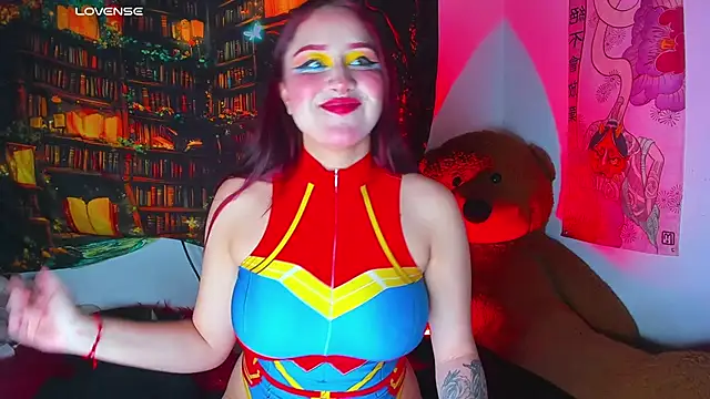 LailaCatt online show from 12-22-25, 07:19