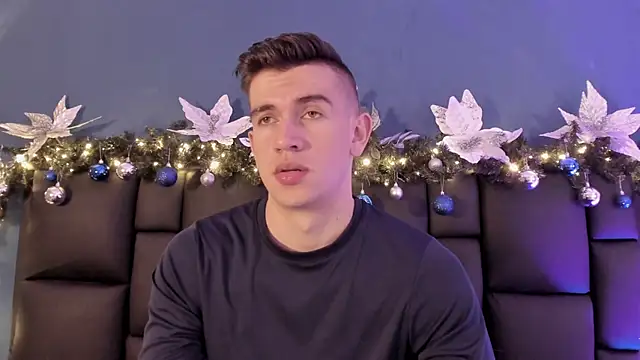 MikaelSlow online show from 12-23-25, 03:28