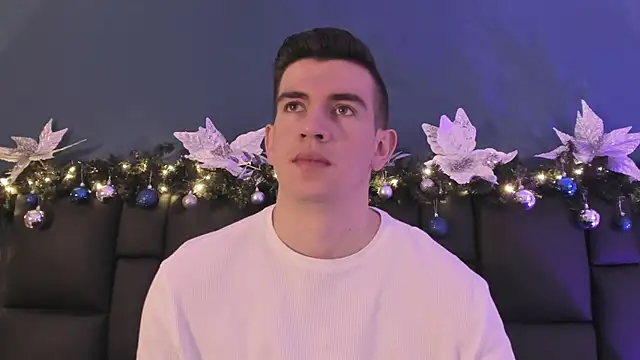 MikaelSlow online show from 12-19-25, 03:54