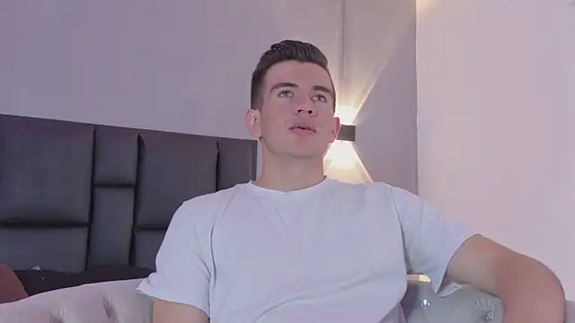 Snapshot of MikaelSlow chatting on 07-11-26, 04:46 MikaelSlow online show from 07-11-26, 04:46