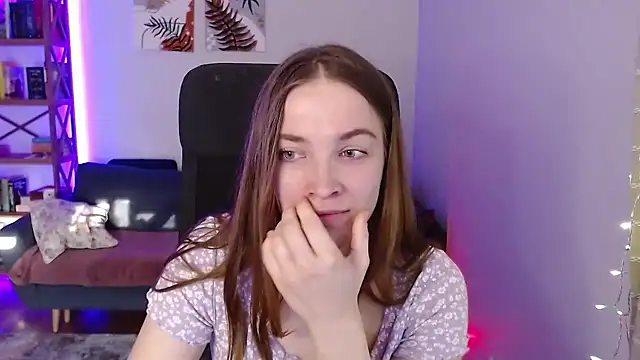 Snapshot of kenzie_x chatting on 03-21-25, 05:43 kenzie x online show from 03-21-25, 05:43