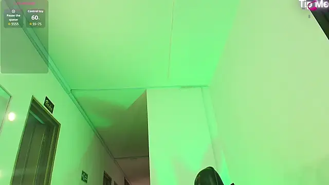 Samara Hillss online show from 10-31-25, 01:19