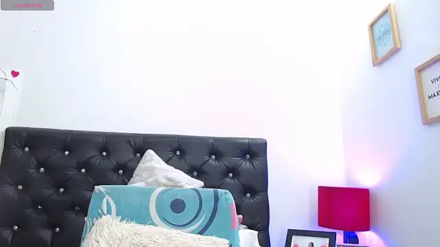 Samara Hillss online show from 12-15-25, 01:39