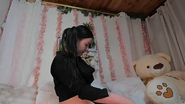 Idara and Edahi01 online show from 12-18-25, 07:07