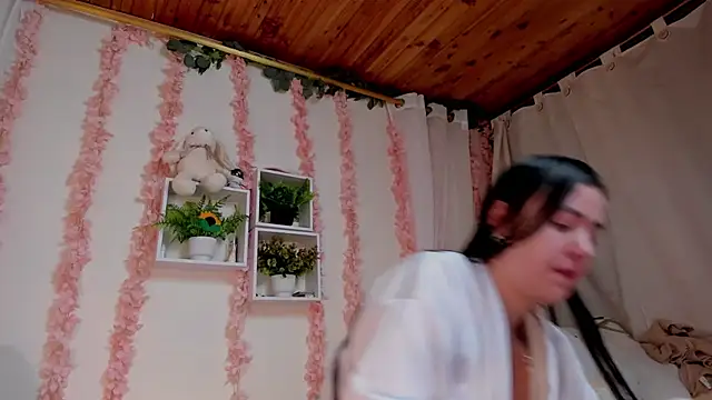 Idara and Edahi01 online show from 10-22-25, 05:12