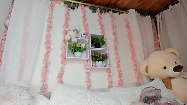 Idara and Edahi01 online show from 11-21-25, 03:44