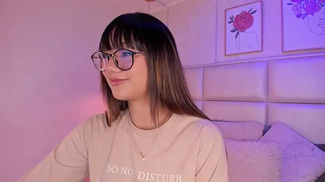 Snapshot of Aily_Yozuko chatting on 02-11-26, 02:44 Aily Yozuko online show from 02-11-26, 02:44