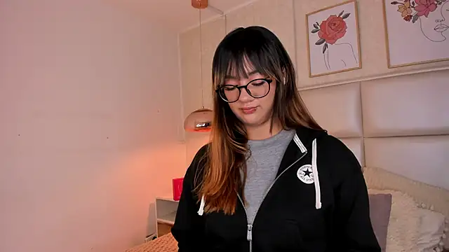 Aily Yozuko online show from 12-17-25, 02:27