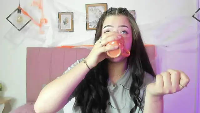 GENNESIS LOVE online show from 10-28-25, 03:07