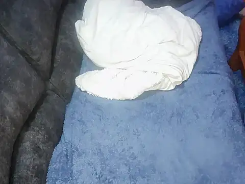 petitev online show from 10-17-25, 04:27