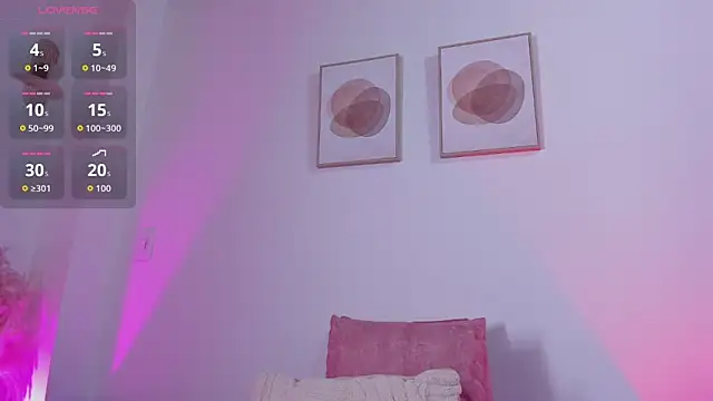 Snapshot of Mia_222 chatting on 09-30-25, 10:43 Mia 222 online show from 09-30-25, 10:43