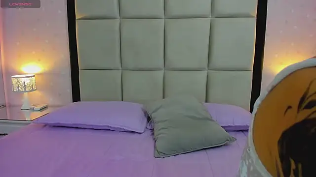 HannaClarrk  online show from 11-08-25, 12:09