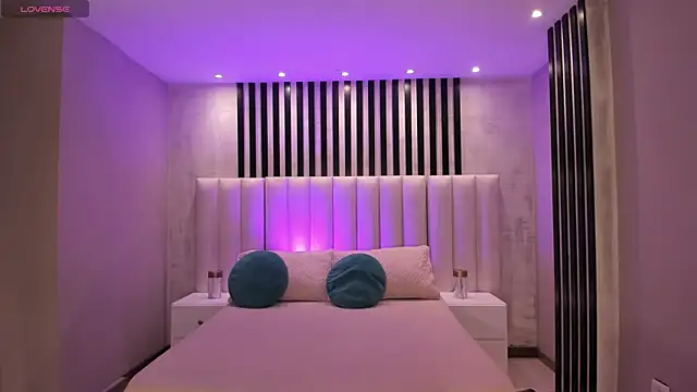 DonnaStonne online show from 09-30-25, 03:45