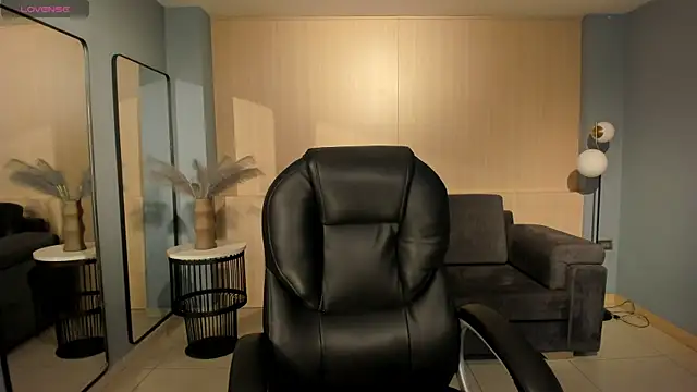 DonnaStonne online show from 10-15-25, 04:11