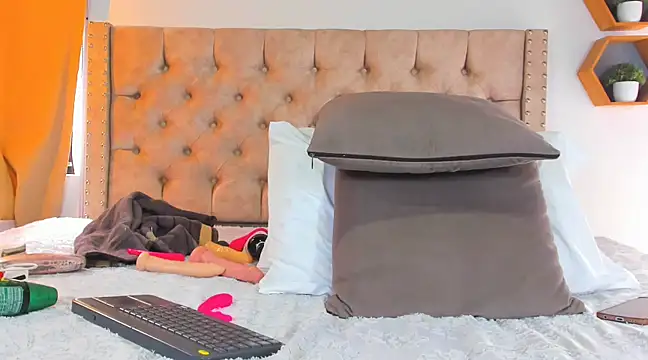 Anya Texas online show from 03-15-25, 08:21