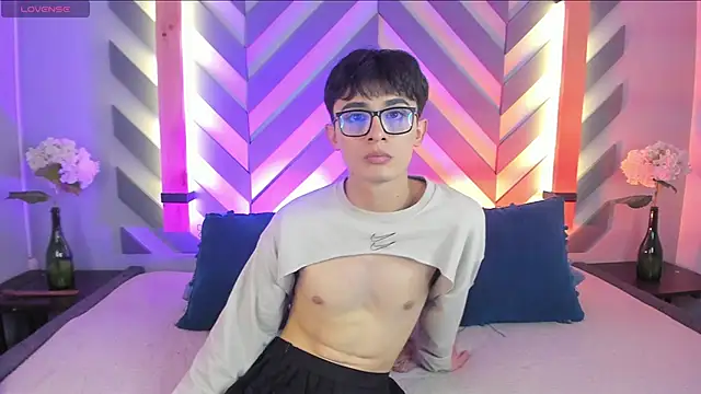 Snapshot of cherryy_boy chatting on 02-08-25, 06:22 cherryy boy online show from 02-08-25, 06:22