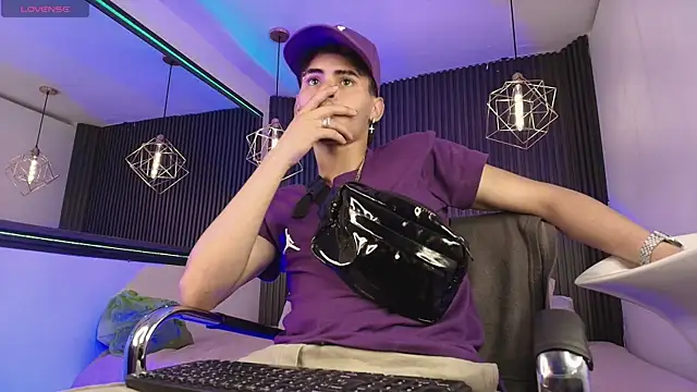 Snapshot of _white_fox_1 chatting on 09-17-25, 11:29 white fox 1 online show from 09-17-25, 11:29