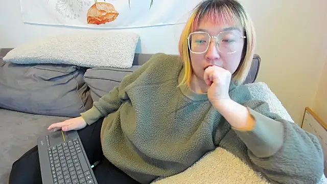 Snapshot of luxgray chatting on 02-08-25, 09:25 luxgray online show from 02-08-25, 09:25