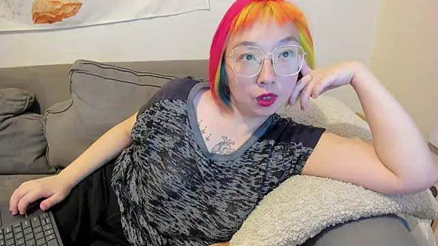 Snapshot of luxgray chatting on 03-18-25, 12:30 luxgray online show from 03-18-25, 12:30