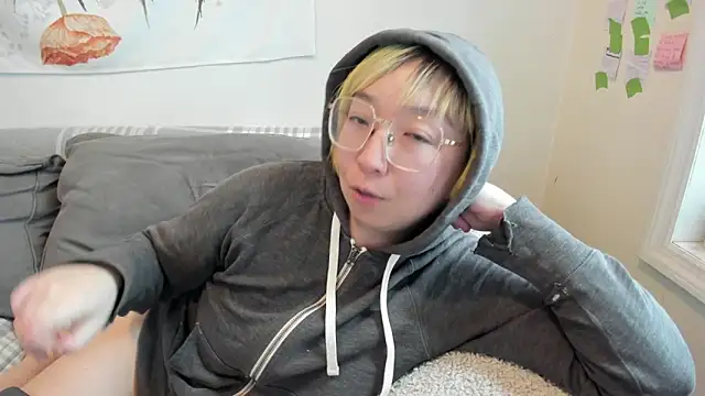 Snapshot of luxgray chatting on 06-19-26, 07:20 luxgray online show from 06-19-26, 07:20