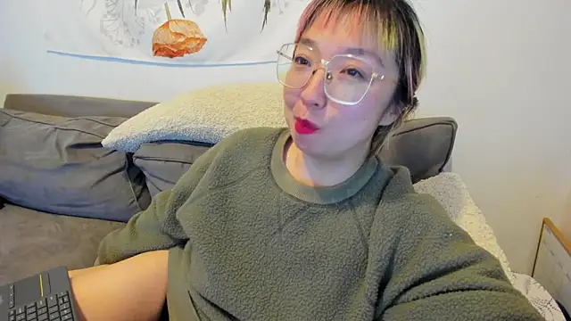 Snapshot of luxgray chatting on 02-09-25, 04:04 luxgray online show from 02-09-25, 04:04