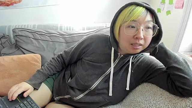 Snapshot of luxgray chatting on 06-15-26, 12:27 luxgray online show from 06-15-26, 12:27