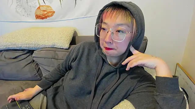 Snapshot of luxgray chatting on 02-01-25, 01:02 luxgray online show from 02-01-25, 01:02