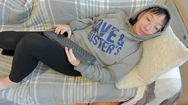 Snapshot of luxgray chatting on 10-17-25, 09:49 luxgray online show from 10-17-25, 09:49