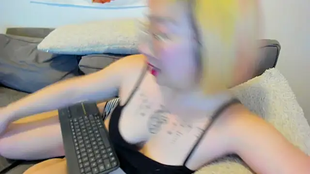 Snapshot of luxgray chatting on 01-25-25, 02:58 luxgray online show from 01-25-25, 02:58