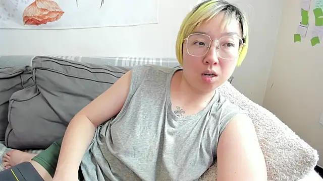 Snapshot of luxgray chatting on 06-14-26, 01:23 luxgray online show from 06-14-26, 01:23