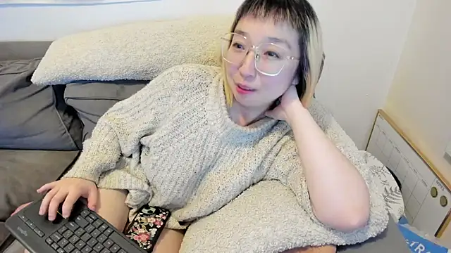 Snapshot of luxgray chatting on 03-06-25, 11:20 luxgray online show from 03-06-25, 11:20